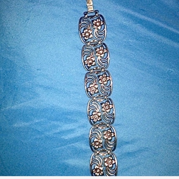 Antique Lotus Blossoms Bracelet - Picture 5 of 16